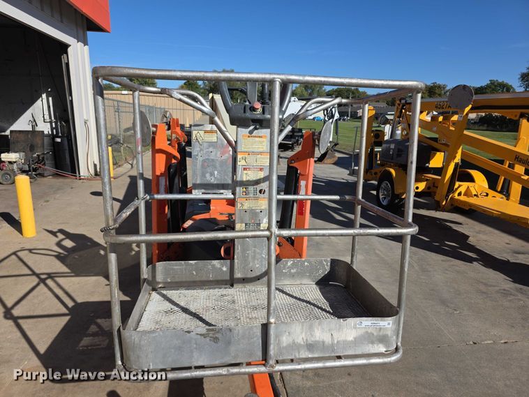 image for item DZ6471 2007 JLG T350 boom lift