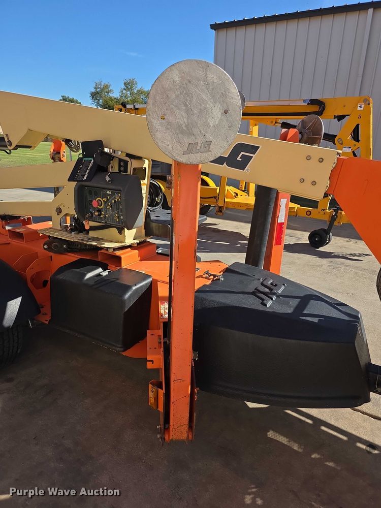 image for item DZ6471 2007 JLG T350 boom lift