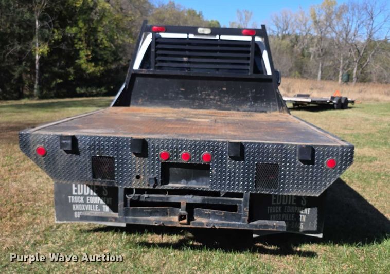 image for item DZ6474 2002 Ford F450 Crew Cab flatbed truck
