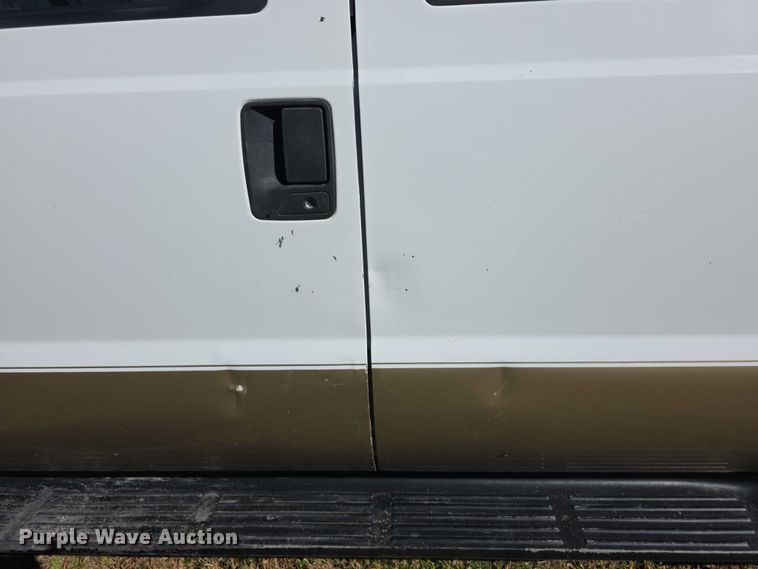 image for item DZ6474 2002 Ford F450 Crew Cab flatbed truck