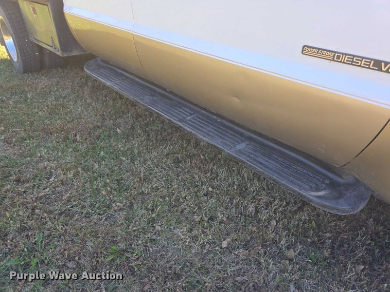 image for item DZ6474 2002 Ford F450 Crew Cab flatbed truck