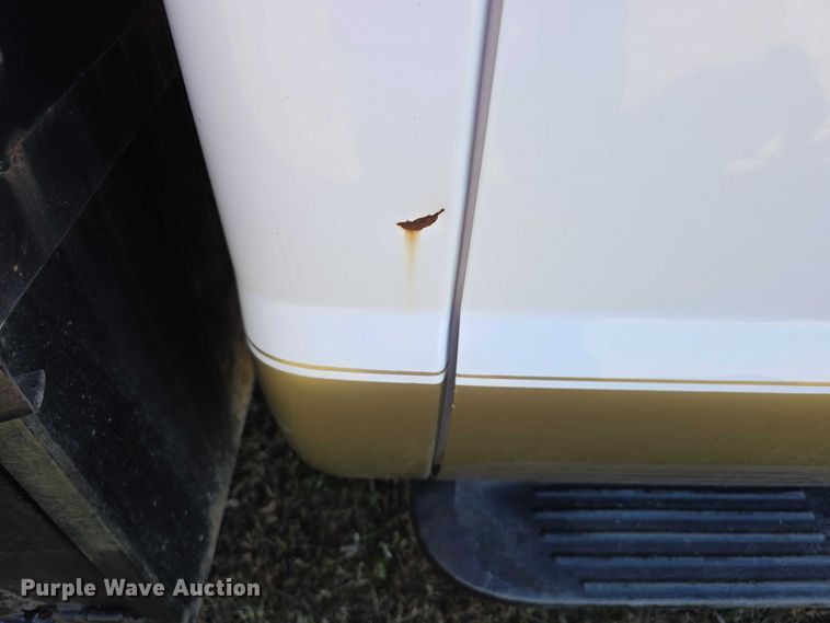 image for item DZ6474 2002 Ford F450 Crew Cab flatbed truck