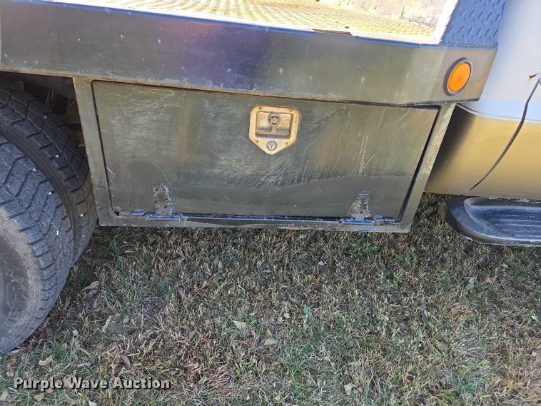 image for item DZ6474 2002 Ford F450 Crew Cab flatbed truck