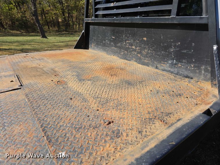 image for item DZ6474 2002 Ford F450 Crew Cab flatbed truck