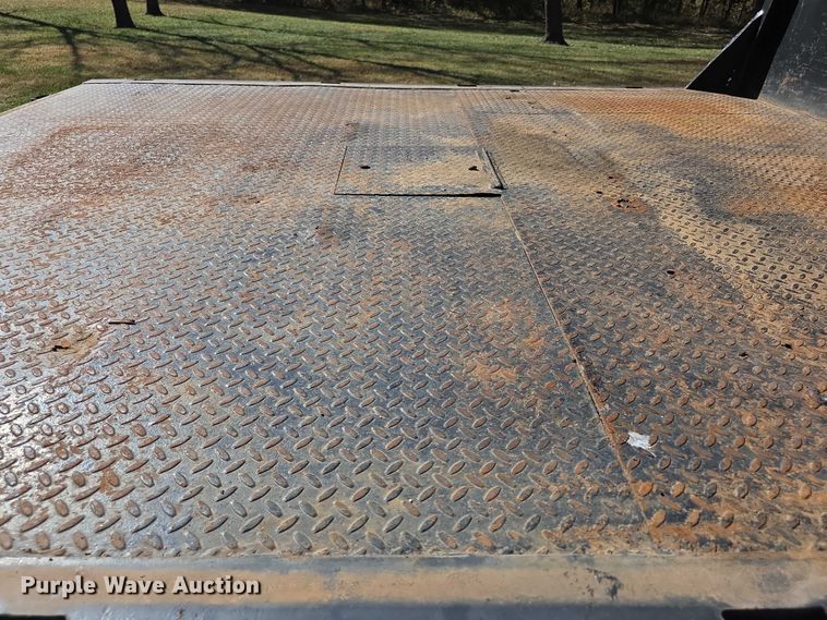 image for item DZ6474 2002 Ford F450 Crew Cab flatbed truck