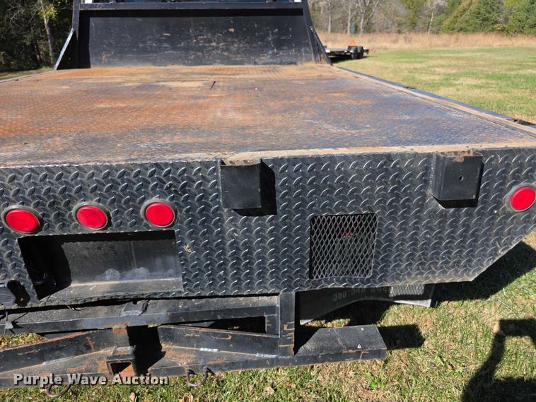 image for item DZ6474 2002 Ford F450 Crew Cab flatbed truck