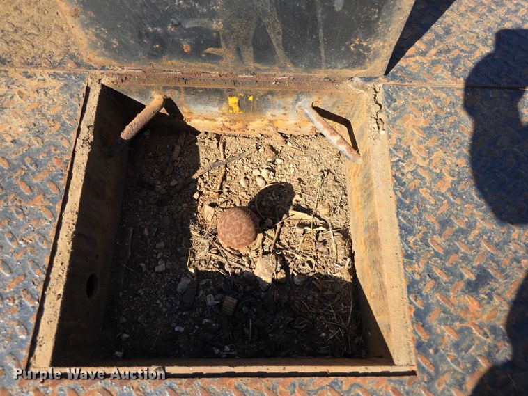 image for item DZ6474 2002 Ford F450 Crew Cab flatbed truck