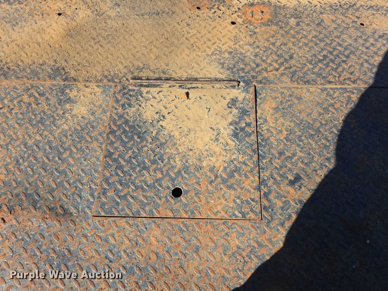 image for item DZ6474 2002 Ford F450 Crew Cab flatbed truck