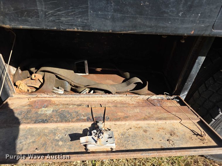 image for item DZ6474 2002 Ford F450 Crew Cab flatbed truck