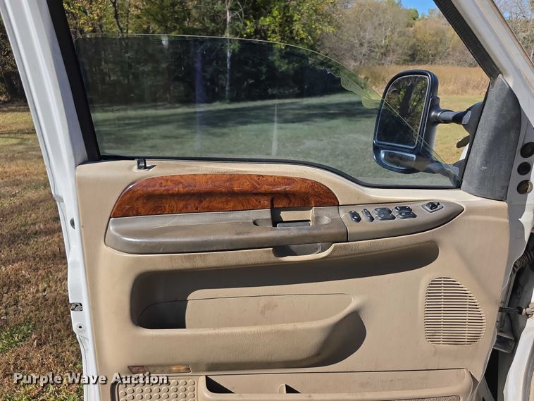 image for item DZ6474 2002 Ford F450 Crew Cab flatbed truck