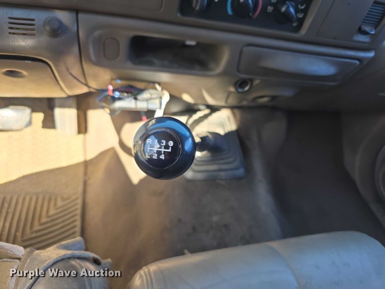 image for item DZ6474 2002 Ford F450 Crew Cab flatbed truck