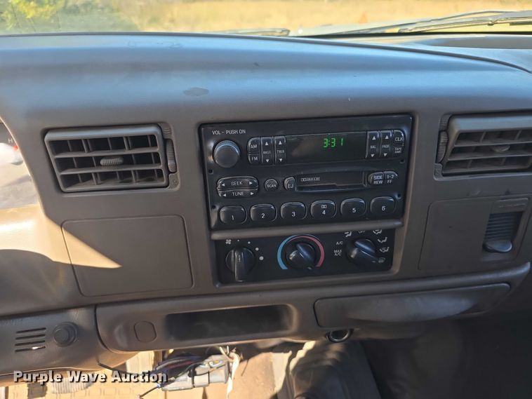 image for item DZ6474 2002 Ford F450 Crew Cab flatbed truck