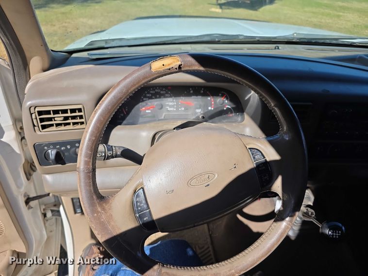 image for item DZ6474 2002 Ford F450 Crew Cab flatbed truck