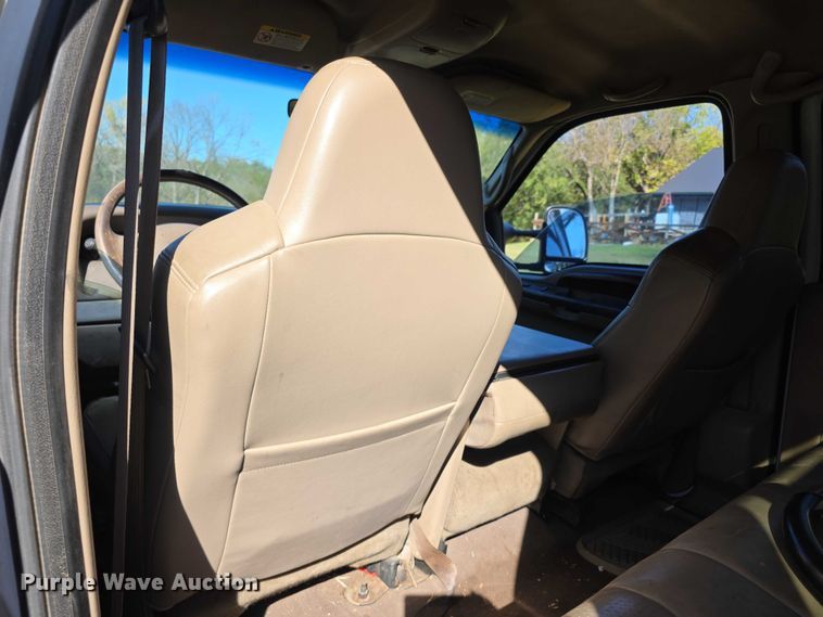 image for item DZ6474 2002 Ford F450 Crew Cab flatbed truck