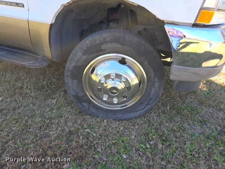 image for item DZ6474 2002 Ford F450 Crew Cab flatbed truck