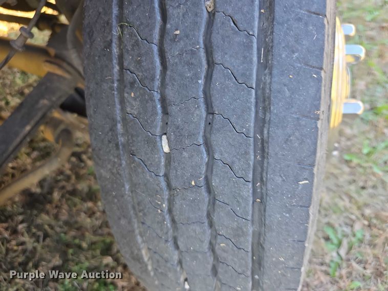 image for item DZ6474 2002 Ford F450 Crew Cab flatbed truck