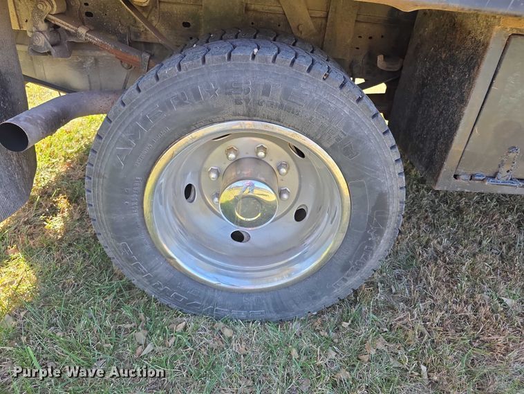 image for item DZ6474 2002 Ford F450 Crew Cab flatbed truck