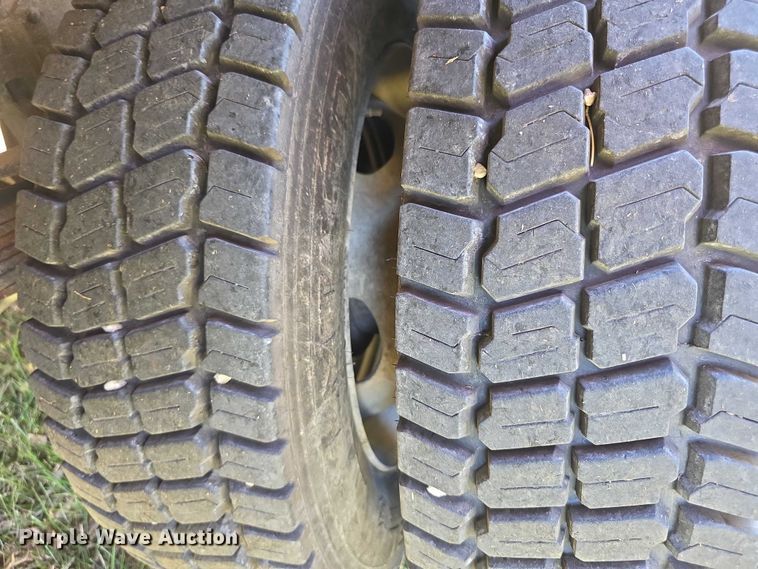 image for item DZ6474 2002 Ford F450 Crew Cab flatbed truck