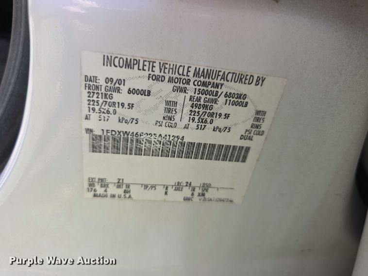 image for item DZ6474 2002 Ford F450 Crew Cab flatbed truck