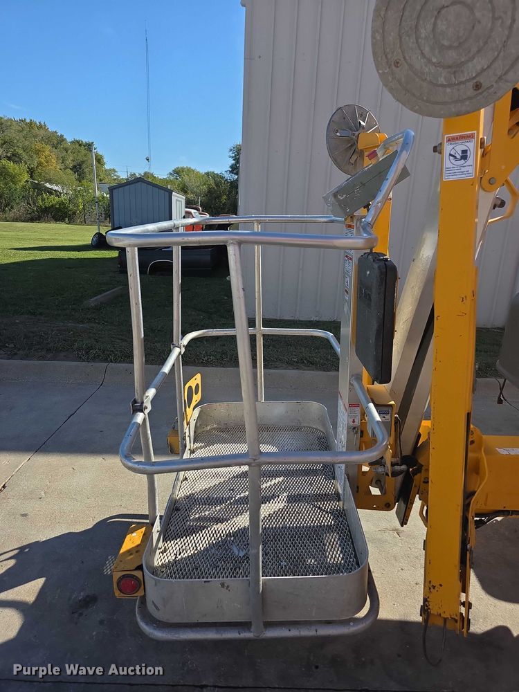 image for item DZ6475 2017 Haulotte 4527A boom lift