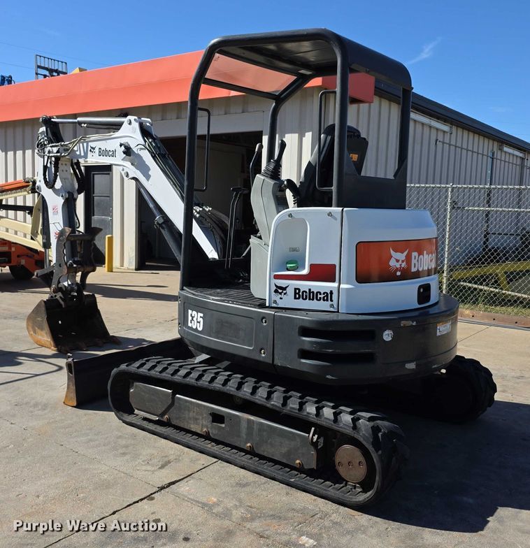 image for item DZ6476 2015 Bobcat E35 mini excavator