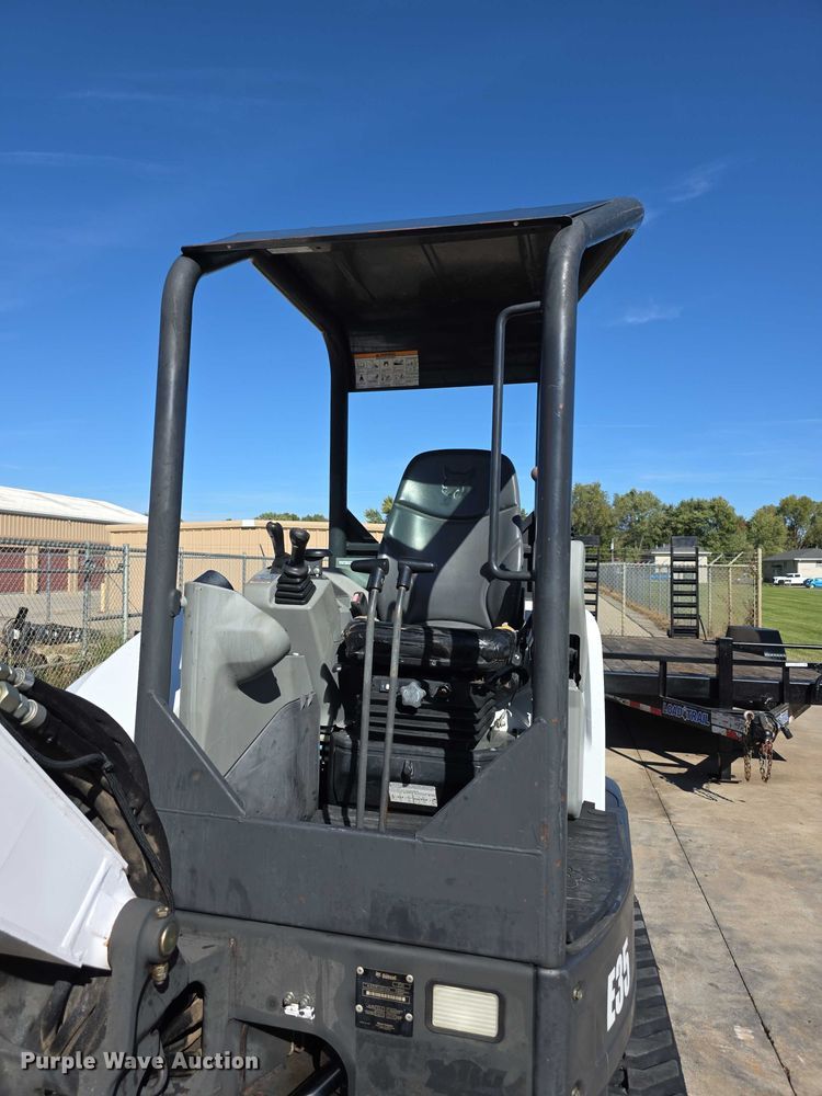 image for item DZ6476 2015 Bobcat E35 mini excavator