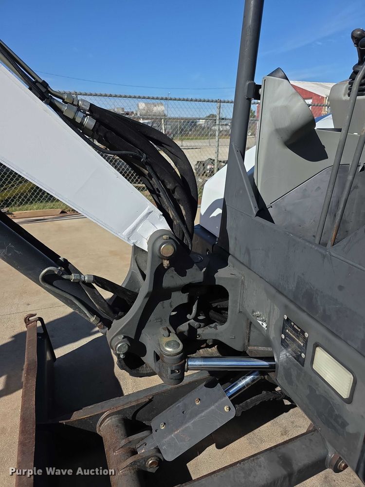 image for item DZ6476 2015 Bobcat E35 mini excavator