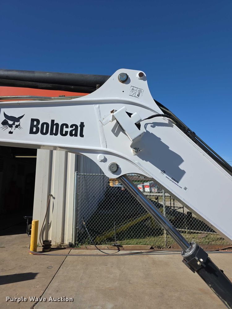image for item DZ6476 2015 Bobcat E35 mini excavator