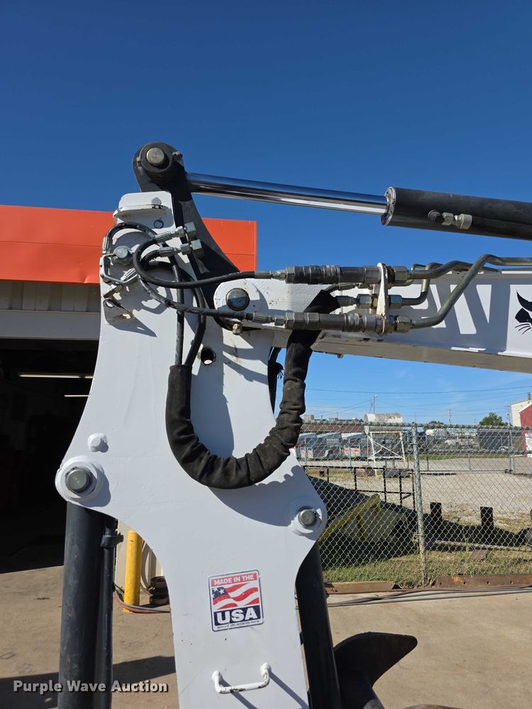 image for item DZ6476 2015 Bobcat E35 mini excavator