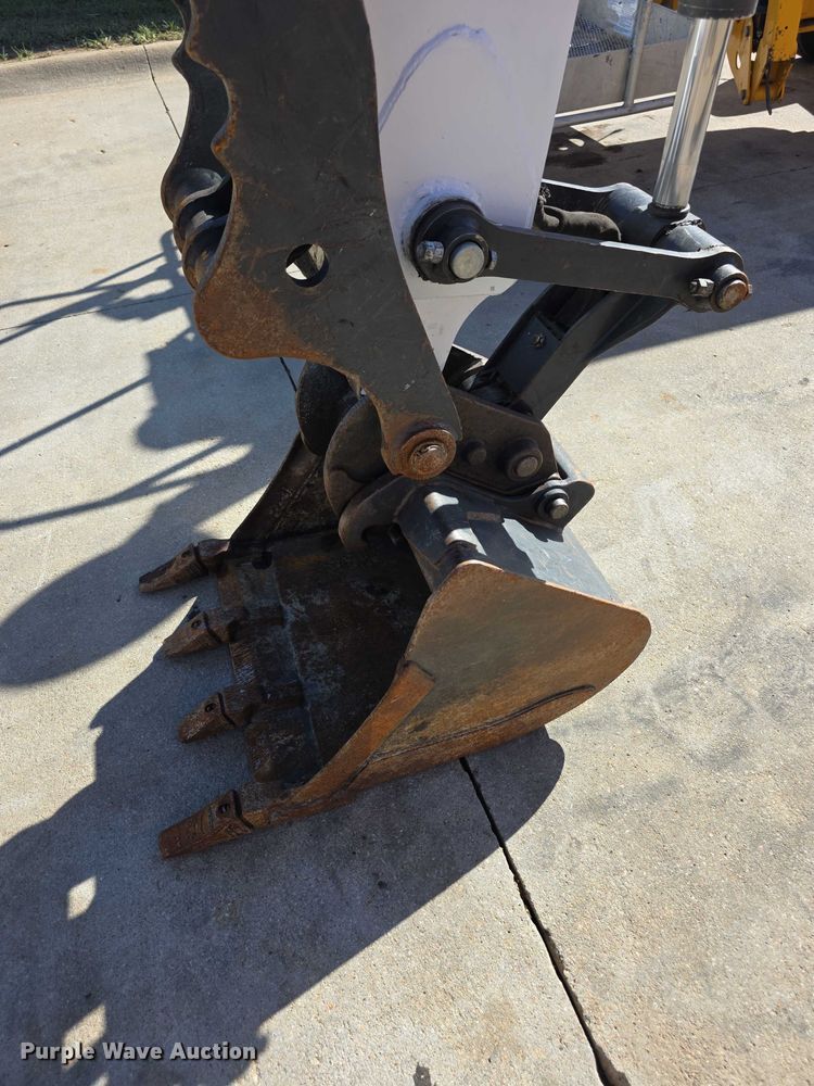 image for item DZ6476 2015 Bobcat E35 mini excavator