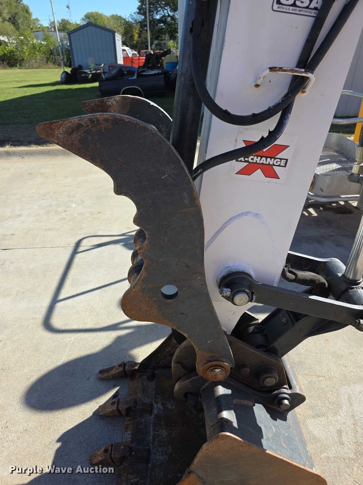 image for item DZ6476 2015 Bobcat E35 mini excavator