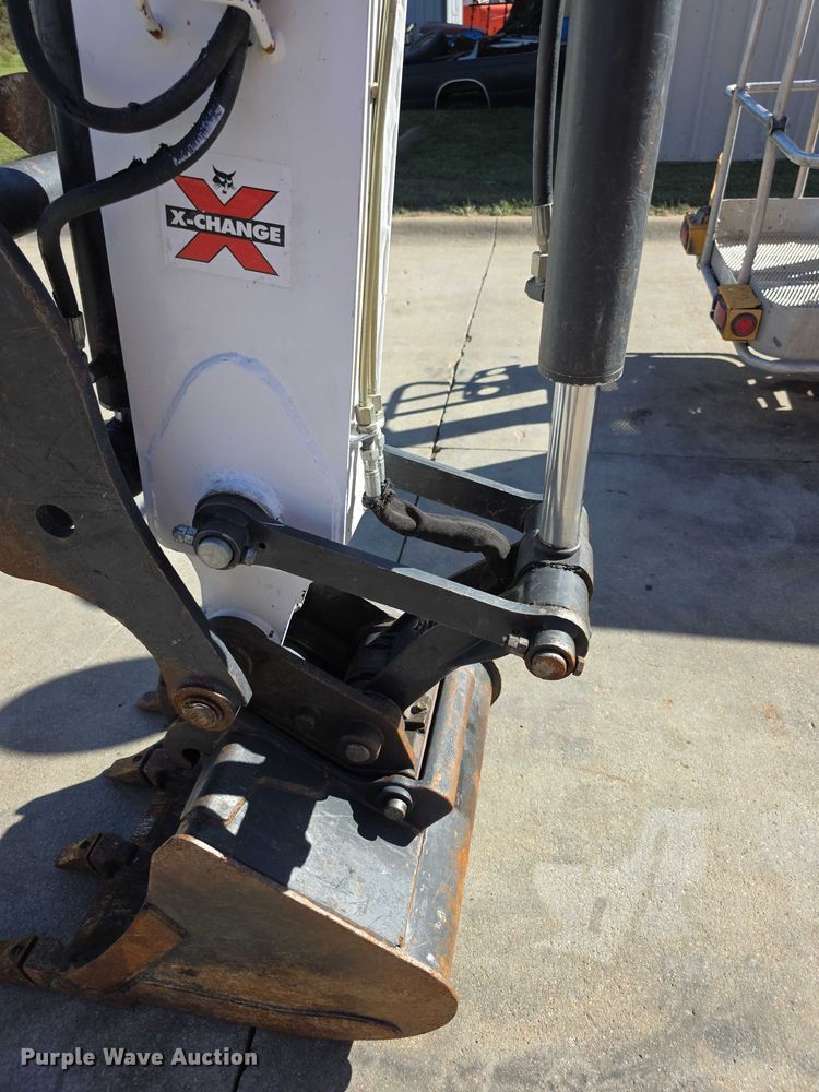 image for item DZ6476 2015 Bobcat E35 mini excavator