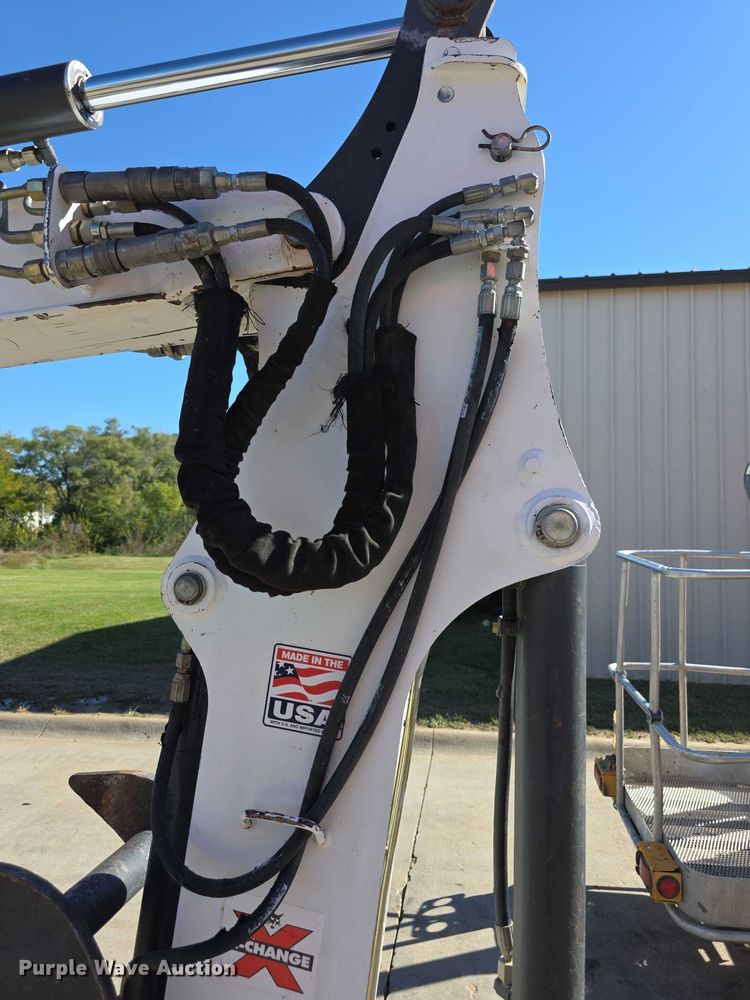 image for item DZ6476 2015 Bobcat E35 mini excavator