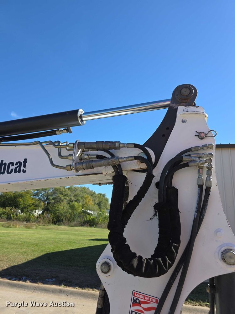 image for item DZ6476 2015 Bobcat E35 mini excavator
