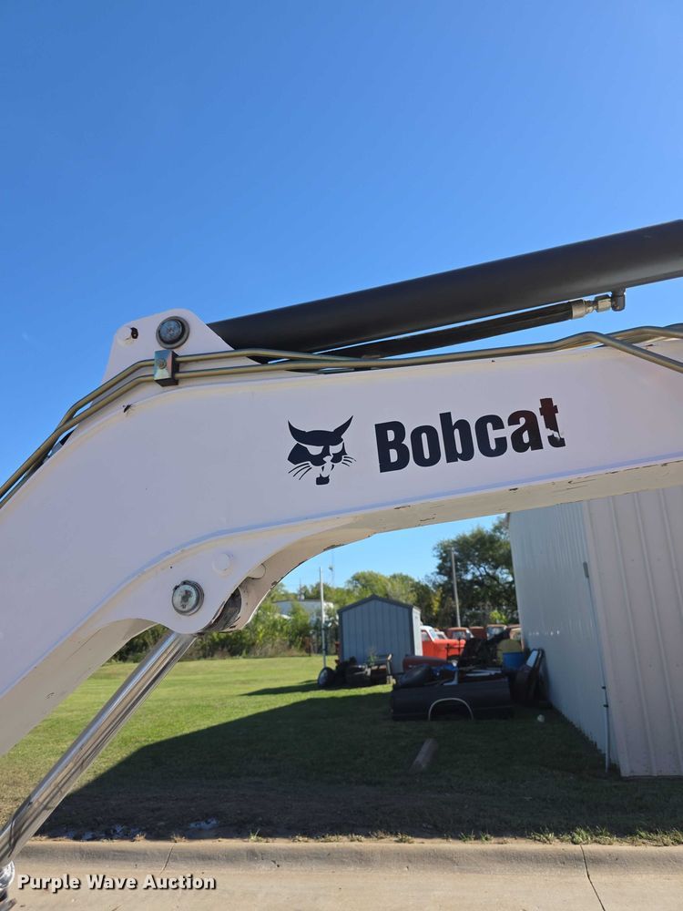 image for item DZ6476 2015 Bobcat E35 mini excavator