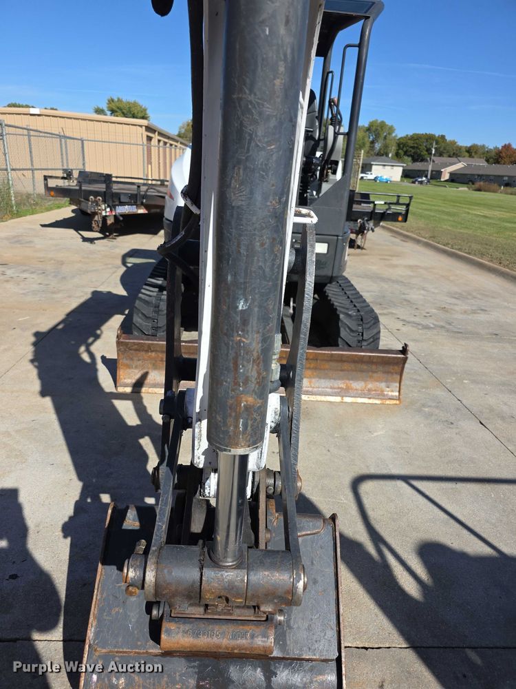 image for item DZ6476 2015 Bobcat E35 mini excavator
