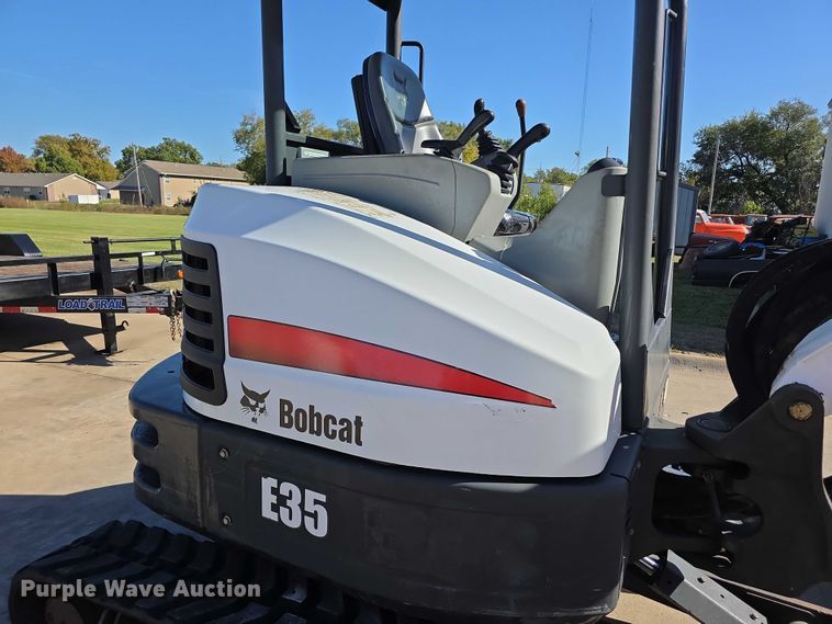 image for item DZ6476 2015 Bobcat E35 mini excavator