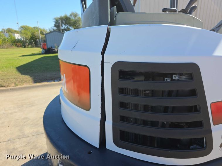 image for item DZ6476 2015 Bobcat E35 mini excavator