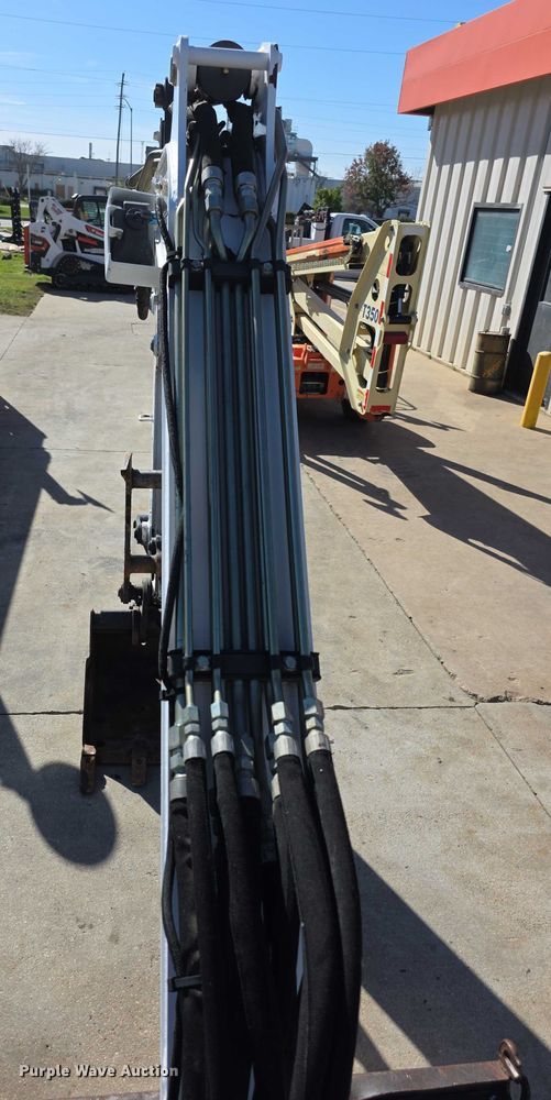 image for item DZ6476 2015 Bobcat E35 mini excavator