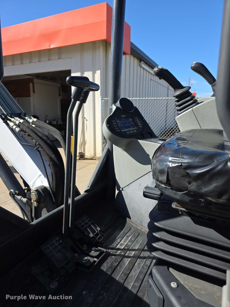 image for item DZ6476 2015 Bobcat E35 mini excavator