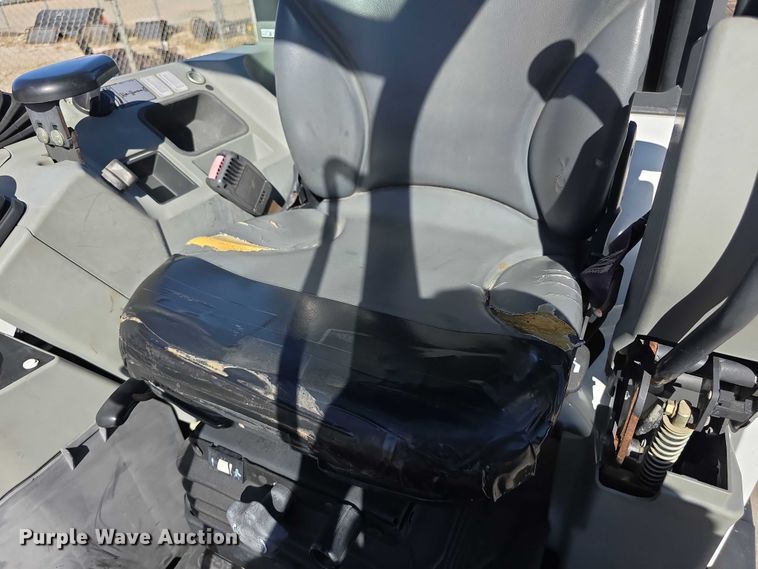 image for item DZ6476 2015 Bobcat E35 mini excavator