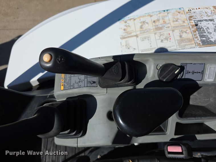 image for item DZ6476 2015 Bobcat E35 mini excavator