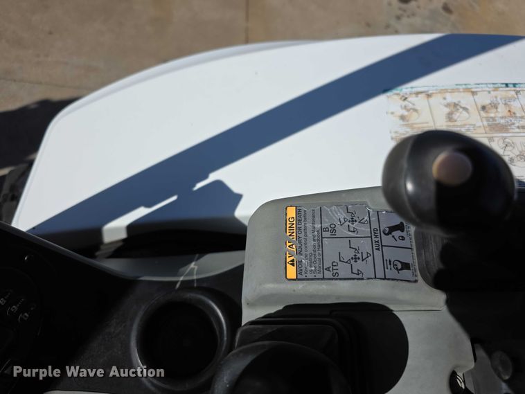 image for item DZ6476 2015 Bobcat E35 mini excavator