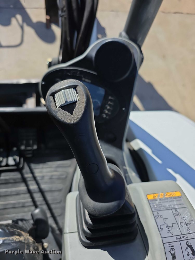 image for item DZ6476 2015 Bobcat E35 mini excavator