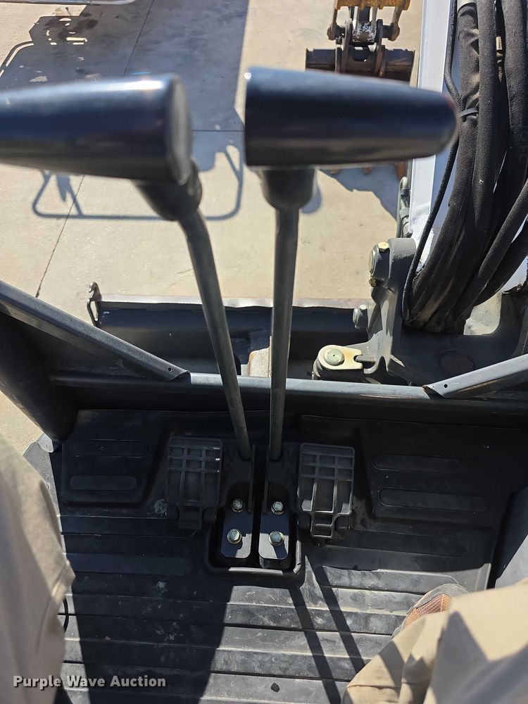 image for item DZ6476 2015 Bobcat E35 mini excavator