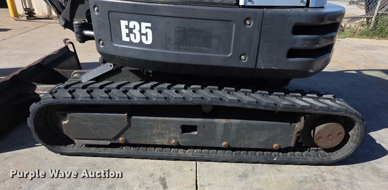 image for item DZ6476 2015 Bobcat E35 mini excavator