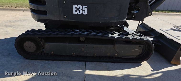 image for item DZ6476 2015 Bobcat E35 mini excavator