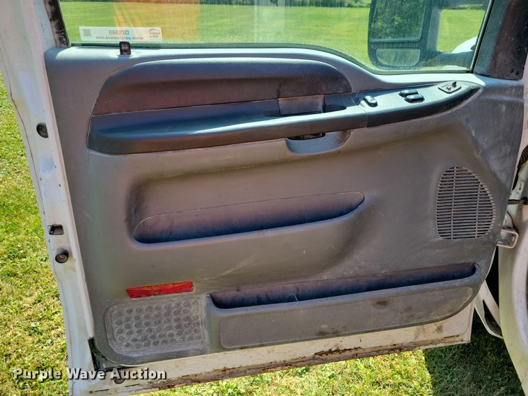 image for item DZ6565 2004 Ford F350 SuperCab pickup truck