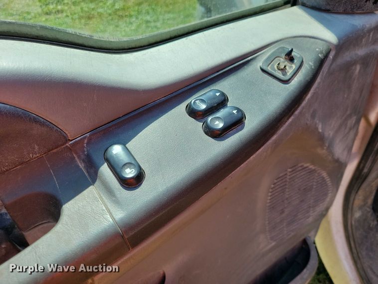 image for item DZ6565 2004 Ford F350 SuperCab pickup truck