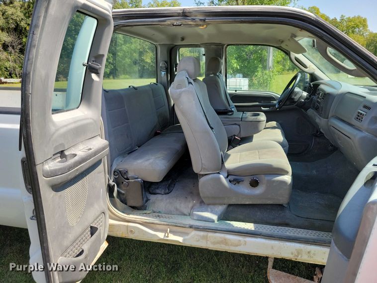 image for item DZ6565 2004 Ford F350 SuperCab pickup truck